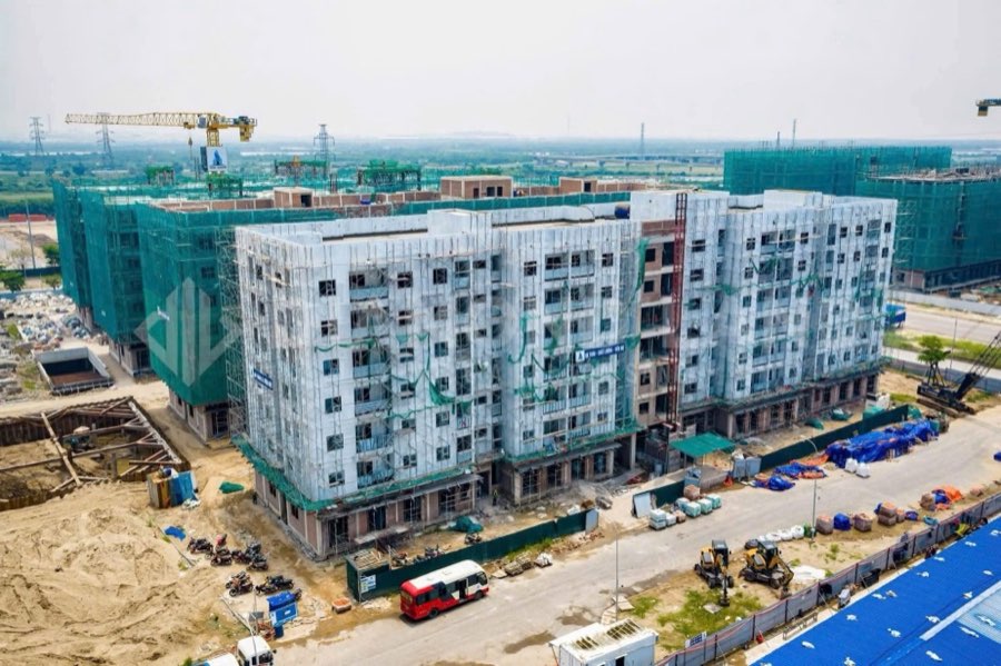 Tòa đã cất nóc, đang hoàn thiện